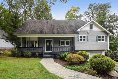 4 Quogue Rd, Patterson, NY 12563-1719