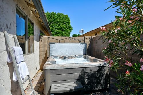 6409 Wahalla Ln, Glendale AZ 85308-5579 exterior