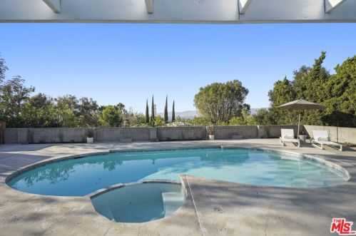 3351 Wrightwood Dr, North Hollywood CA  91604-3939 exterior