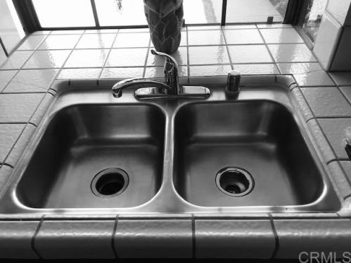 911 Concord Ct, Vista CA  92081-8925 exterior