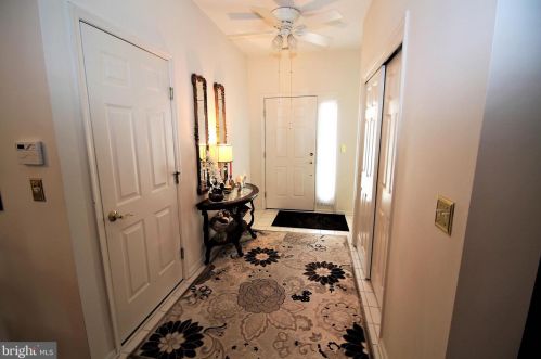 23 Meadowlark Dr, Trenton, NJ 08690-3555