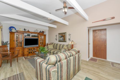 1540 Agate St, Bayshore, NY 11706-2819
