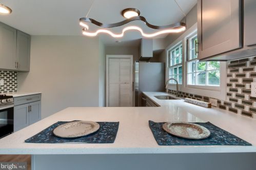 37 Needlepoint Ln, Willingboro NJ  08046-1918 exterior