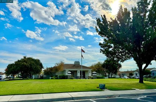 373 Bartlett Ln, Vacaville CA  95687-3128 exterior