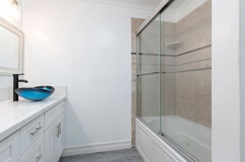 4305 Loma Riviera Ct, San Diego CA 92110-5504 exterior