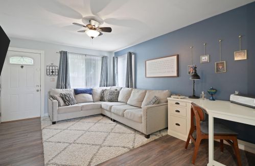 8543 20th Ave, Kenosha, WI 53143-6414