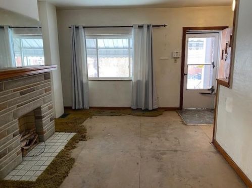 4113 Lydia St, Pittsburgh, PA 15207-1181