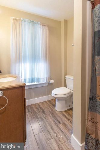 28 Middle St, Hanover PA 17331-2031 exterior