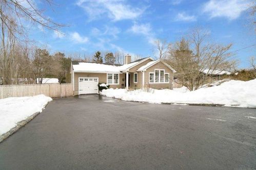 110 Fawn Ln, South Setauket, NY 11720-1311
