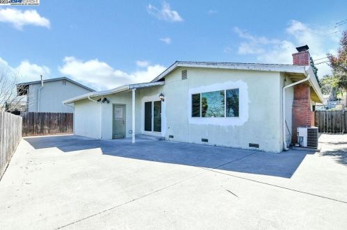 940 Marlesta Rd, Pinole CA  94564-2609 exterior