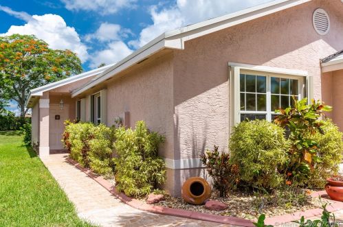 1838 177th Ave, Hollywood, FL 33029-5246