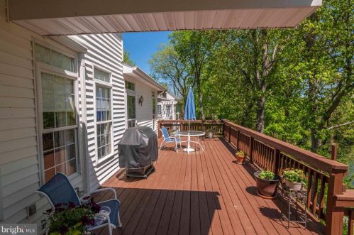 160 Manor Dr, Edinburg VA  22824-3579 exterior