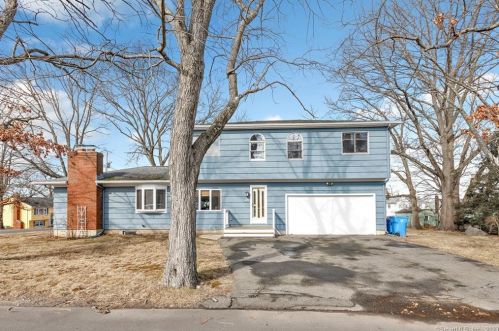 70 Toas St, Huntington, CT 06484-5525