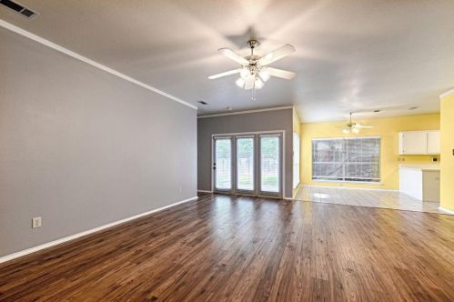 4909 Colonial Dr, Lewisville TX  75028-2140 exterior