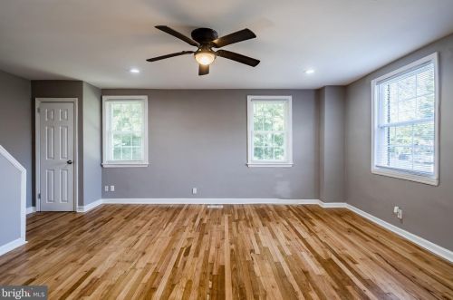 156 Riverview Dr, New Castle DE  19720-2732 exterior