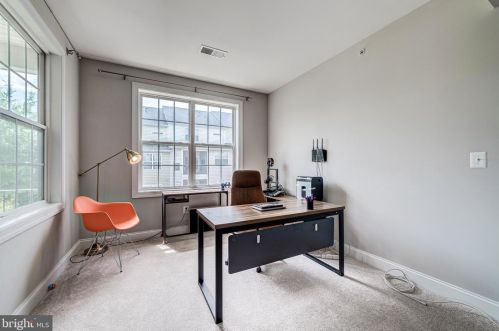 2202 Margraf Cir, Woodbridge VA  22191-4071 exterior