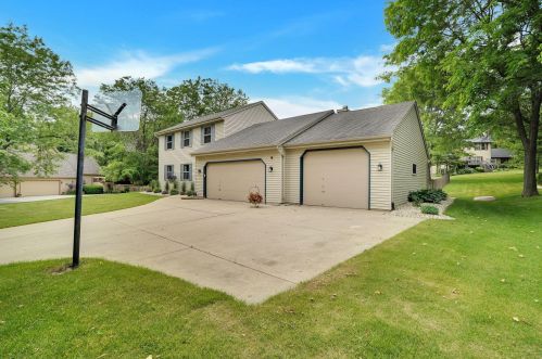 4722 Fairway Dr, Waterford WI  53185-3370 exterior