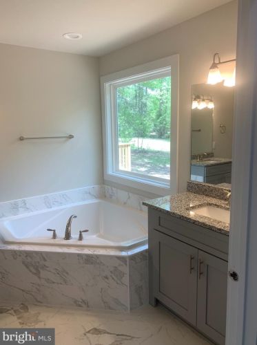 464 Cabin Point Dr, Montross VA  22520-4075 exterior