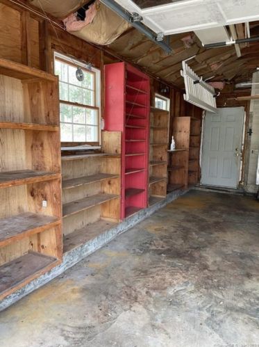 6 Powder Horn Hill Rd, Wilton CT  06897-3119 exterior