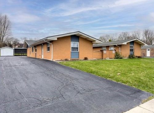 2416 Red Coach Dr, Springfield, OH 45503-1238