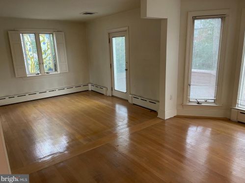 2827 Meadow Ln, Falls Church VA  22042-2320 exterior