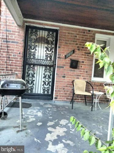 1902 Ridge Pl, Washington, DC 20020-4627