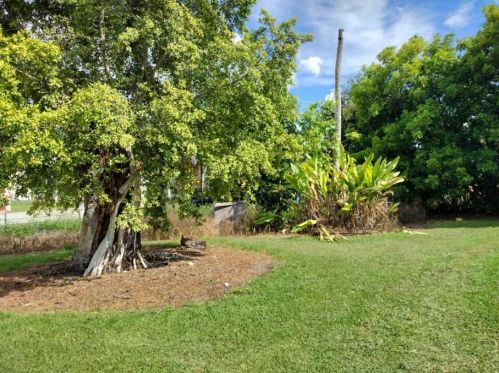 555 4th St, Belle Glade, FL 33430-2536