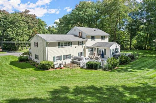 44 Gate Ridge Rd, Bridgeport, CT 06612-1814