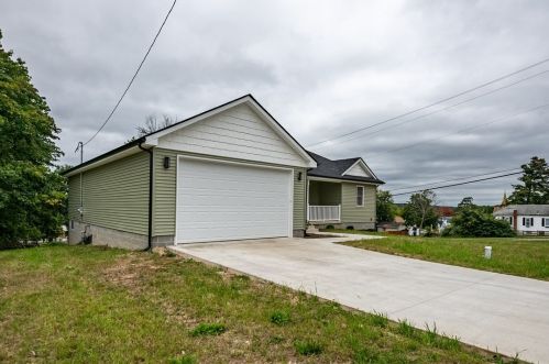 420 Fruit Ave, Hermitage, PA 16121-2036