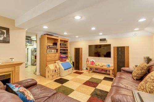 77 Rollstone Ave, West Sayville NY  11796-1309 exterior