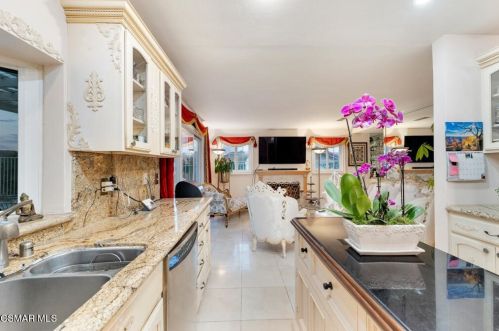 27535 Freetown Ln, Calabasas CA  91301-3560 exterior