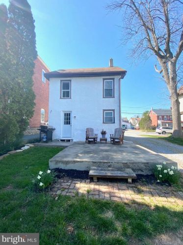 412 Washington Ave, Downingtown PA  19335-2708 exterior