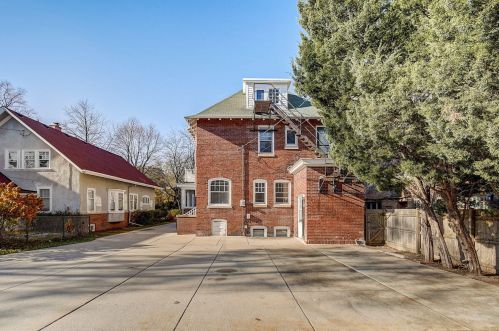 2540 Lk Dr, Milwaukee WI 53211-3808 exterior