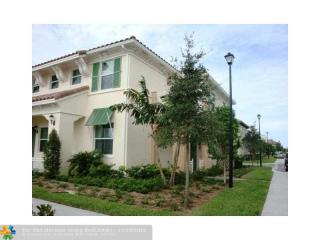 2962 St John Dr, Hollywood, FL 33024-8572