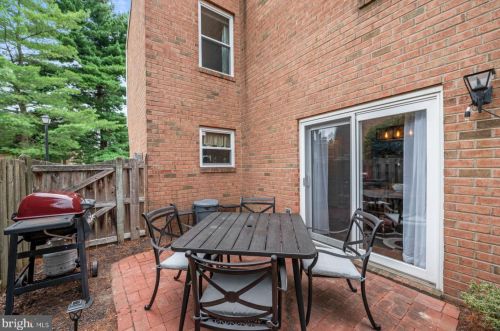 3080 Harbour Dr, Palmyra NJ 08065-2219 exterior