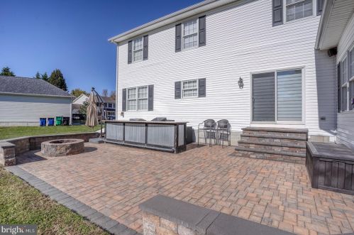 411 Mannering Dr, Dover DE  19901-5409 exterior