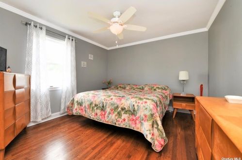 612 3rd Ave, Elwood NY  11731-3435 exterior