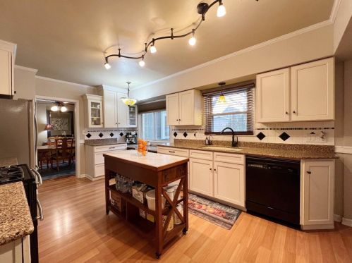 320 Roosevelt St, Fond Du Lac, WI 54935-2573