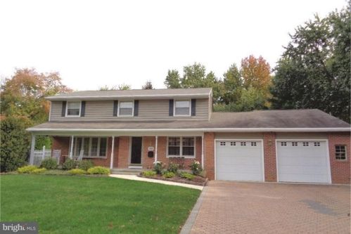3200 Pheasant Run Dr, Riverton, NJ 08077-4418