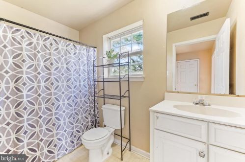 208 Buena Vista Dr, Kennett Sq PA  19348-4220 exterior