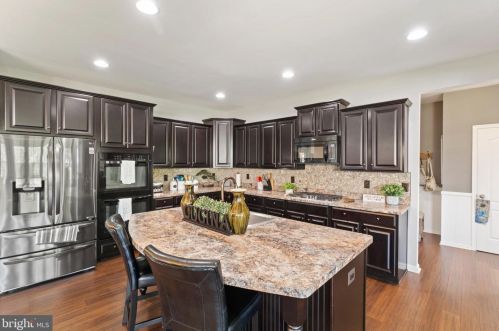 13846 Estate Manor Dr, Gainesville VA 20155-5951 exterior