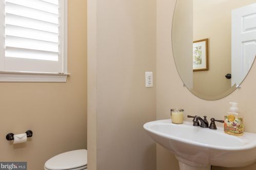 18345 Mid Ocean Pl, Leesburg VA 20176-7451 exterior