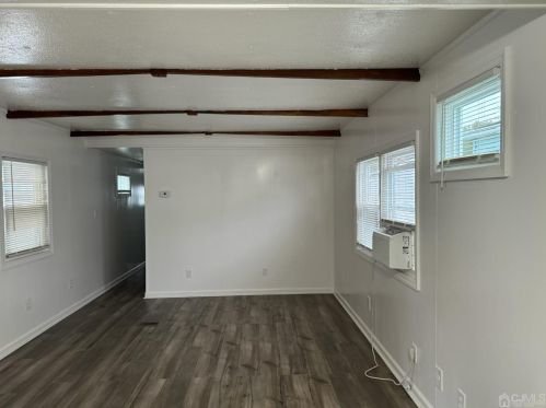 27 Freddie Ave, Avenel, NJ 07001-1906