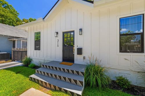 315 37th St, Austin TX  78705-1417 exterior