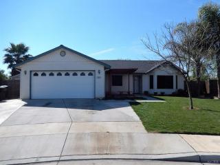 1944 Kerckhoff Way, Hanford, CA 93230-6383