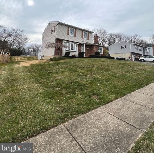 337 Hanby Cir, Boothwyn PA  19061-2319 exterior