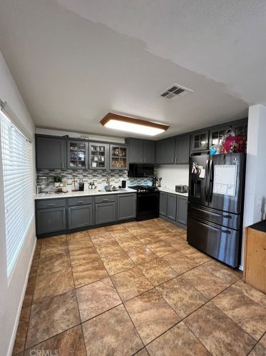 2242 Carlton Pl, Riverside CA  92507-5807 exterior