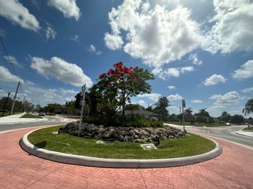 2062 Floresta Dr, Fort Pierce FL  34984-4706 exterior