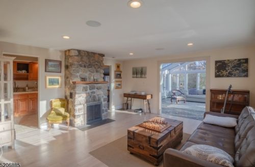 22 Crag Pl, Skyline Lakes NJ  07456-1814 exterior