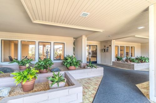 700 Esplanade, Redondo Beach CA  90277-4624 exterior